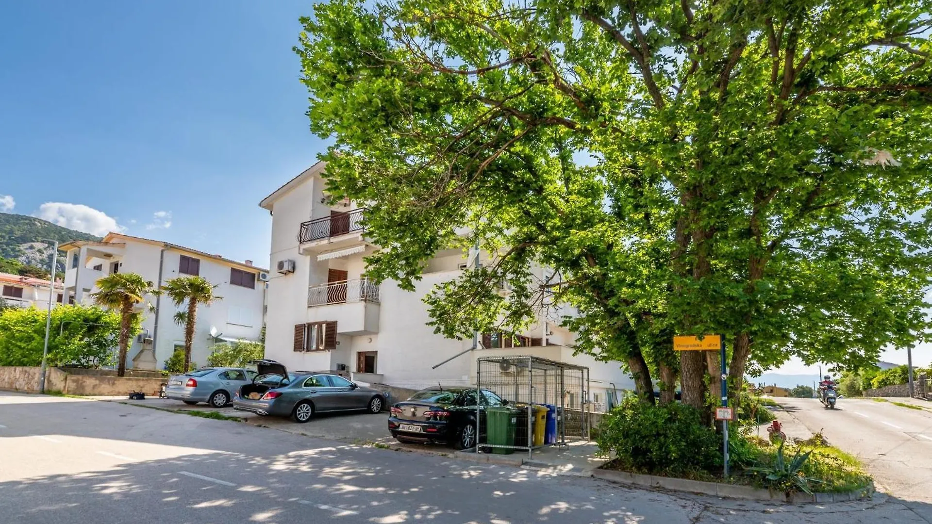 Apartments With A Parking Space Baska, Krk - 22408